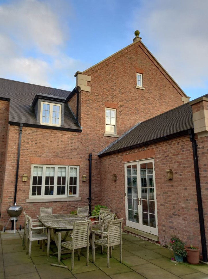 MARLEY ALUTEC’S TRADITIONAL RANGE
SELECTED FOR GEORGIAN-STYLE HOME